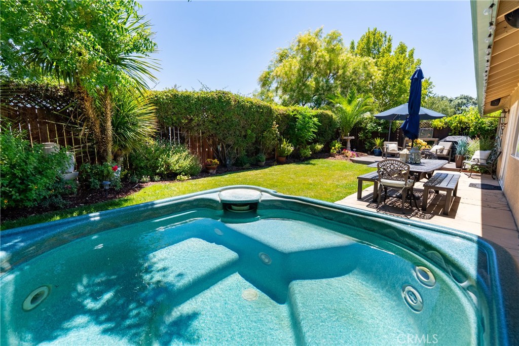 25 Rainbow Ct, Templeton, CA 93465