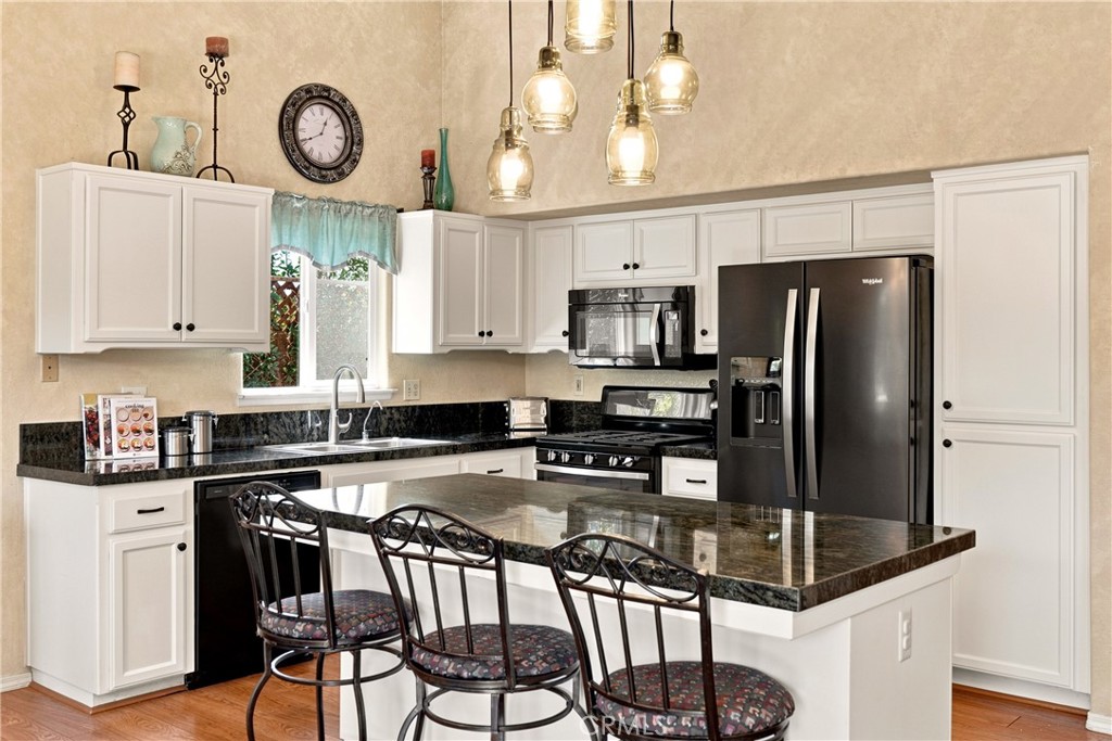 25 Rainbow Ct, Templeton, CA 93465