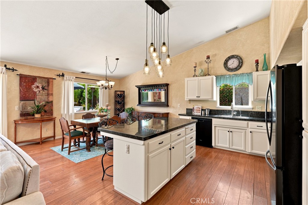 25 Rainbow Ct, Templeton, CA 93465