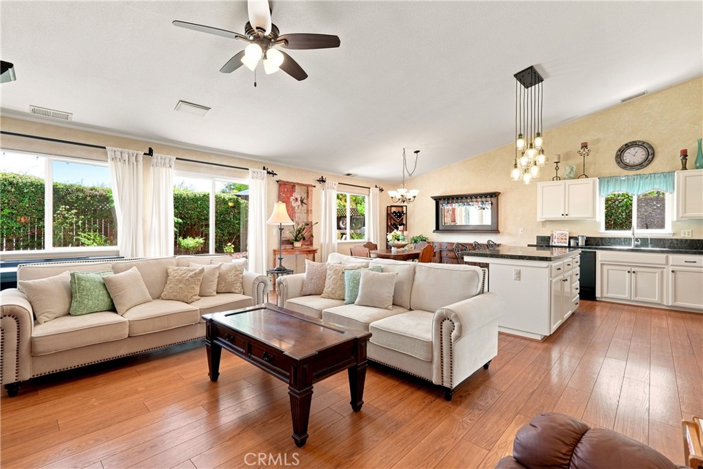 25 Rainbow Ct, Templeton, CA 93465