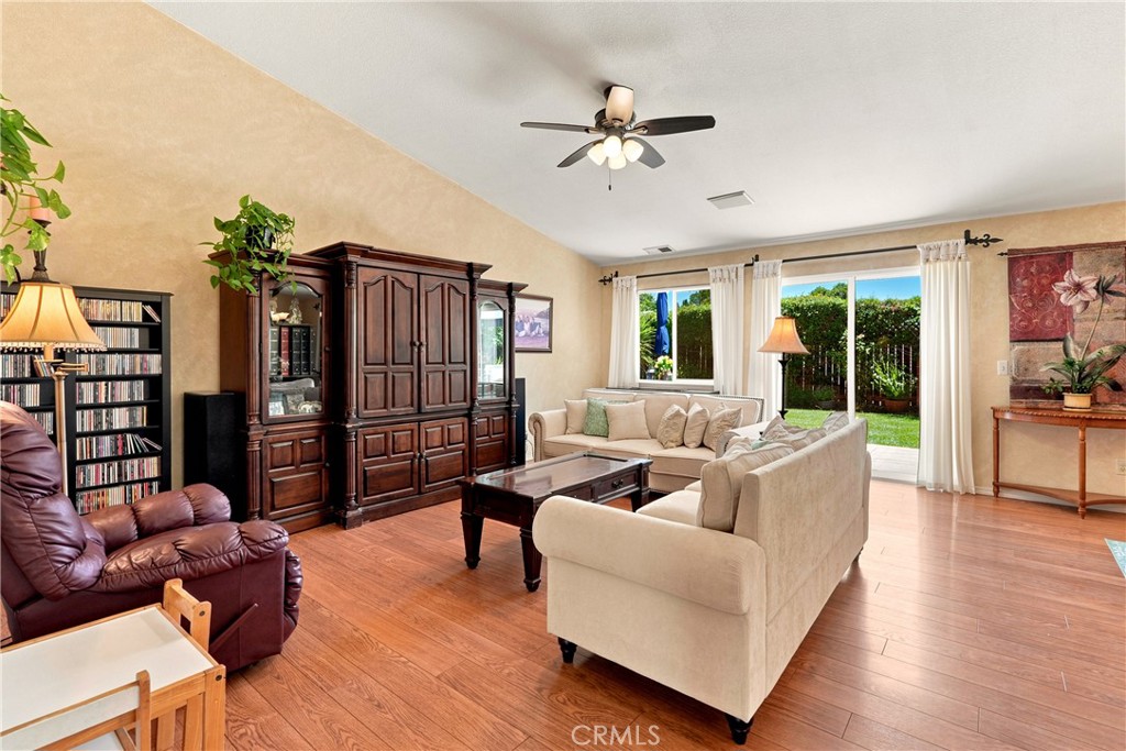 25 Rainbow Ct, Templeton, CA 93465