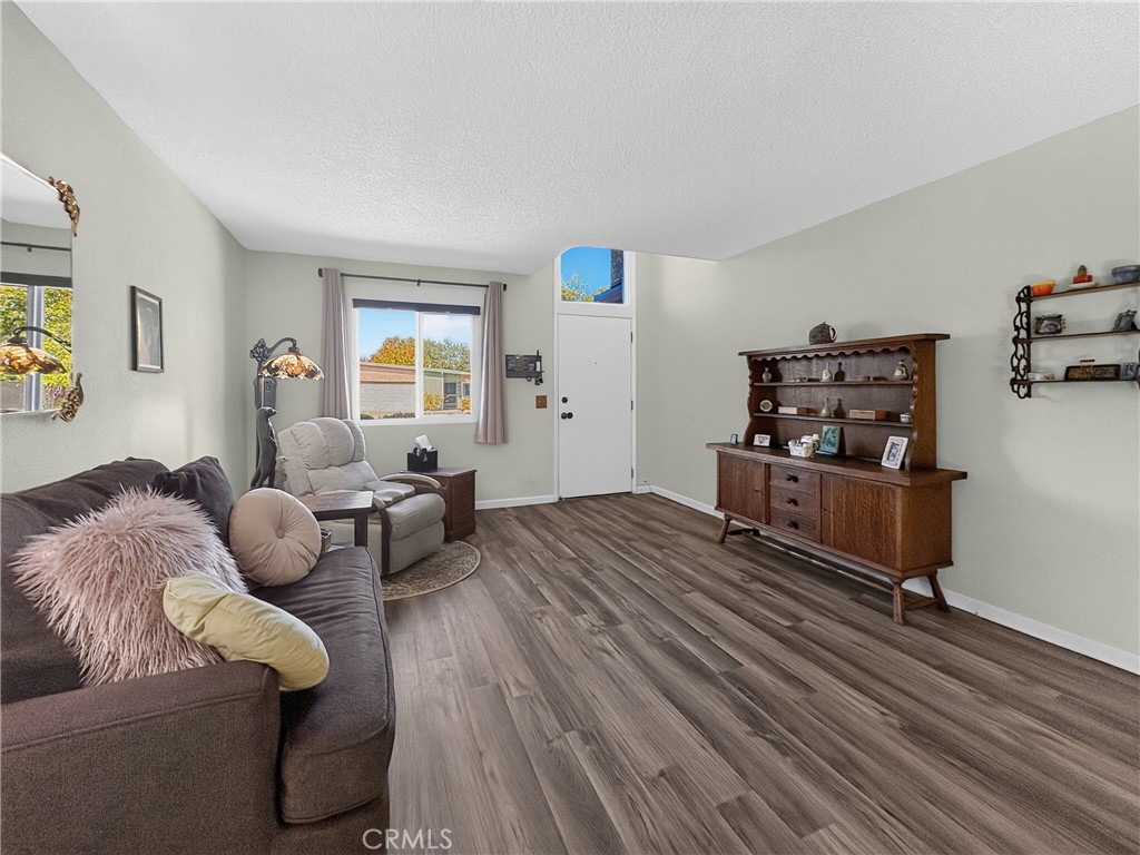 1738 Kings, Paso Robles, CA 93446
