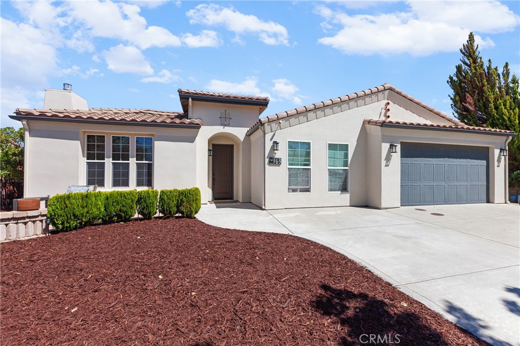 963 Vista Cerro Dr, Paso Robles, CA 93446