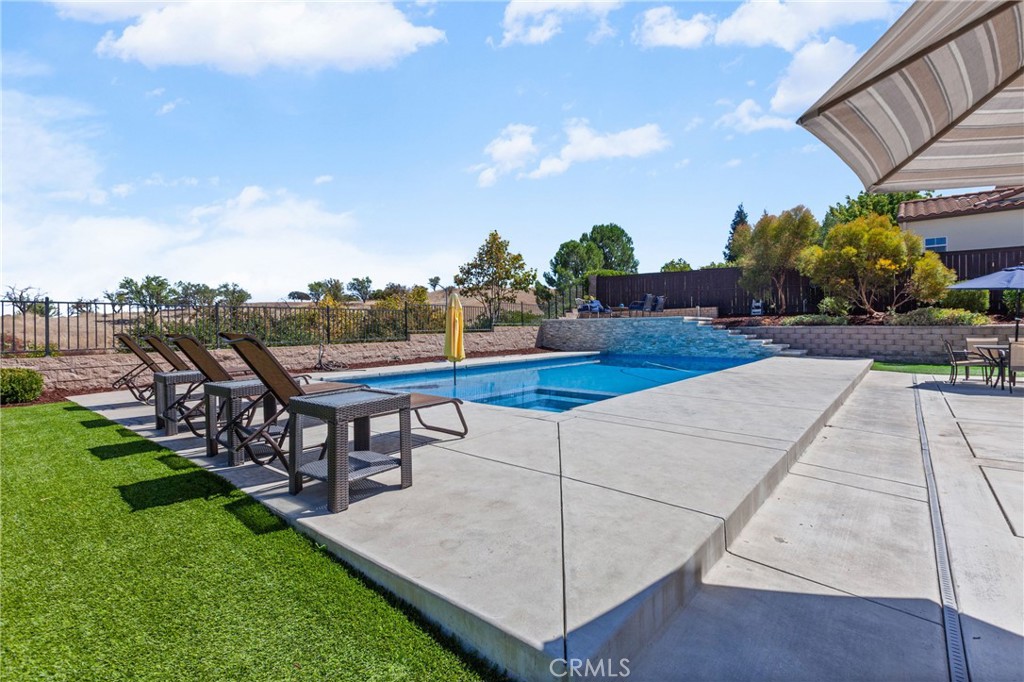 963 Vista Cerro Dr, Paso Robles, CA 93446