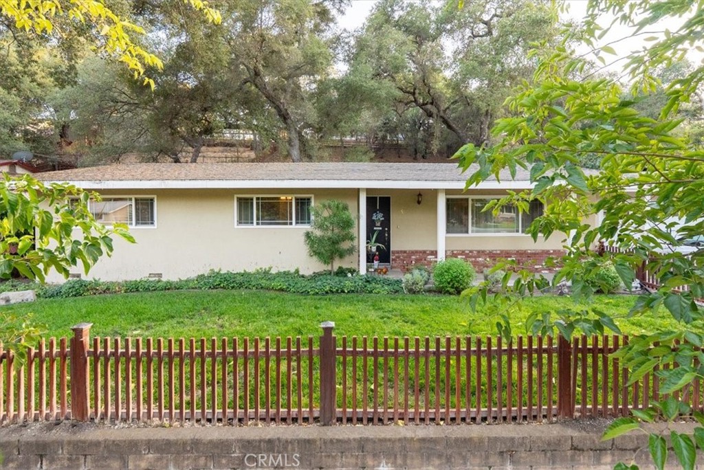 42 12th, Paso Robles, CA 93446