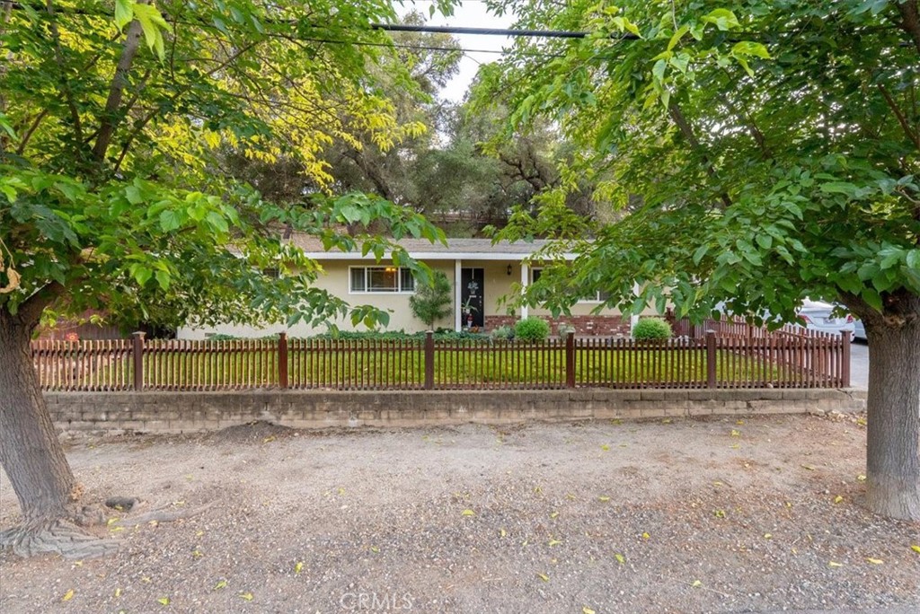 42 12th, Paso Robles, CA 93446
