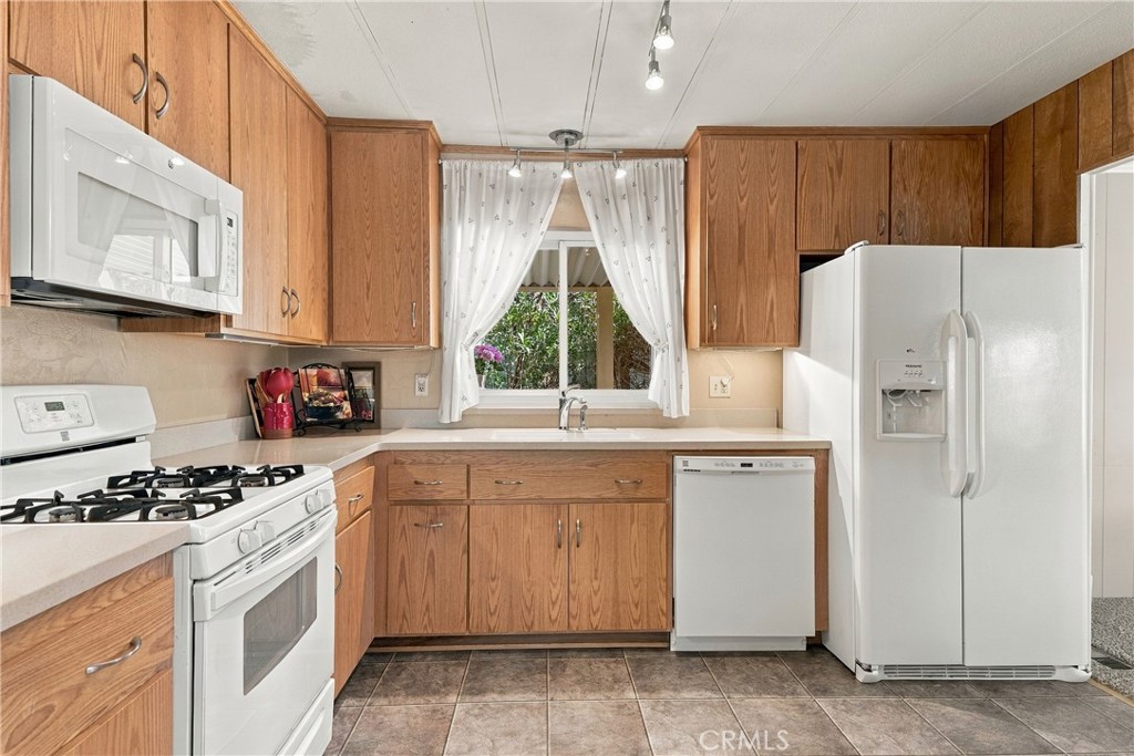 337 Lark Drive, Paso Robles, CA 93446