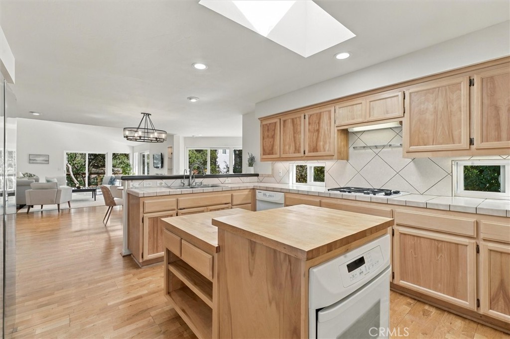 1086 Hillcrest, Cambria, CA 93428