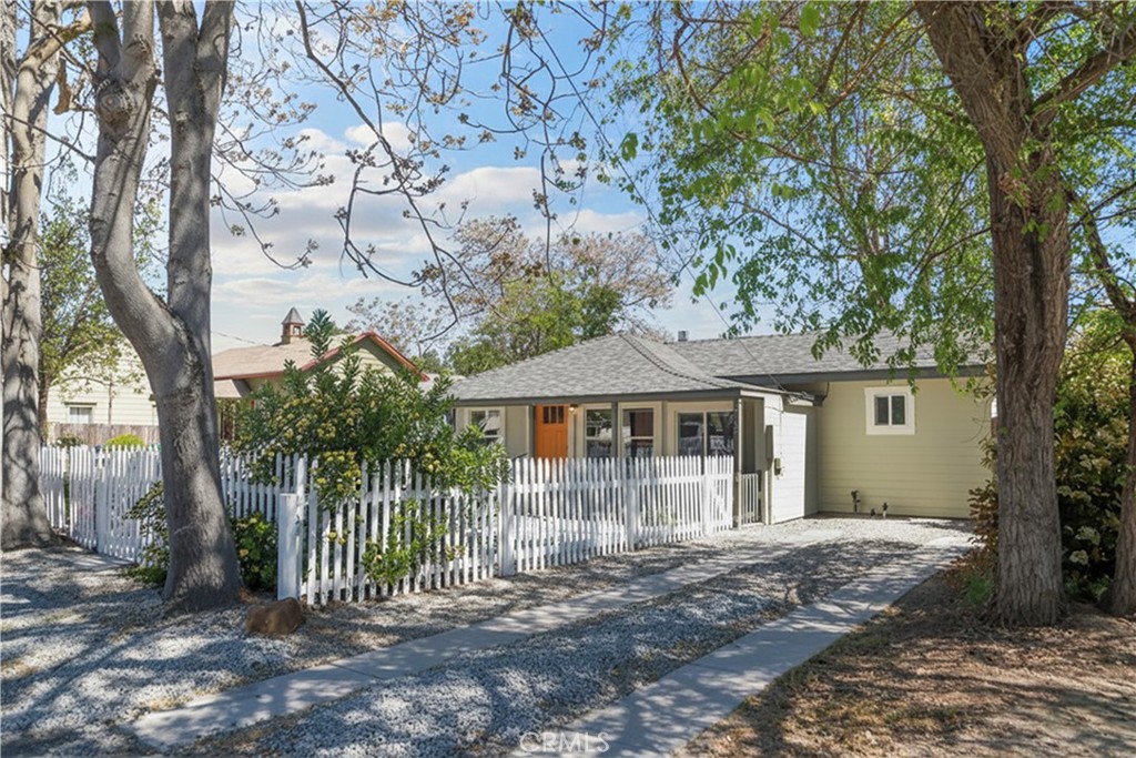 1712 Pine St, Paso Robles, CA 93446