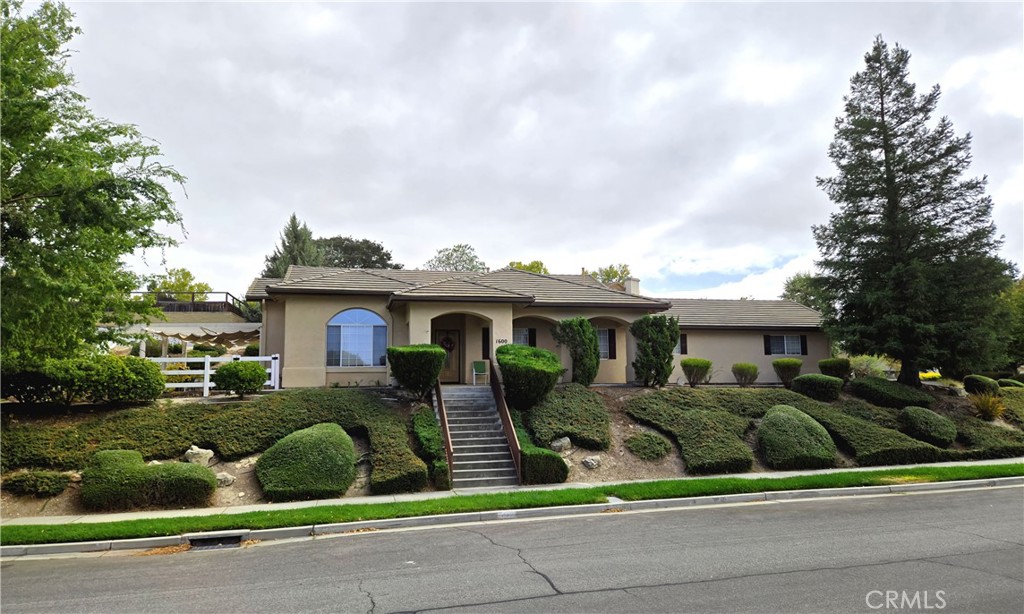 1600 Riverglen Dr, Paso Robles, CA 93446