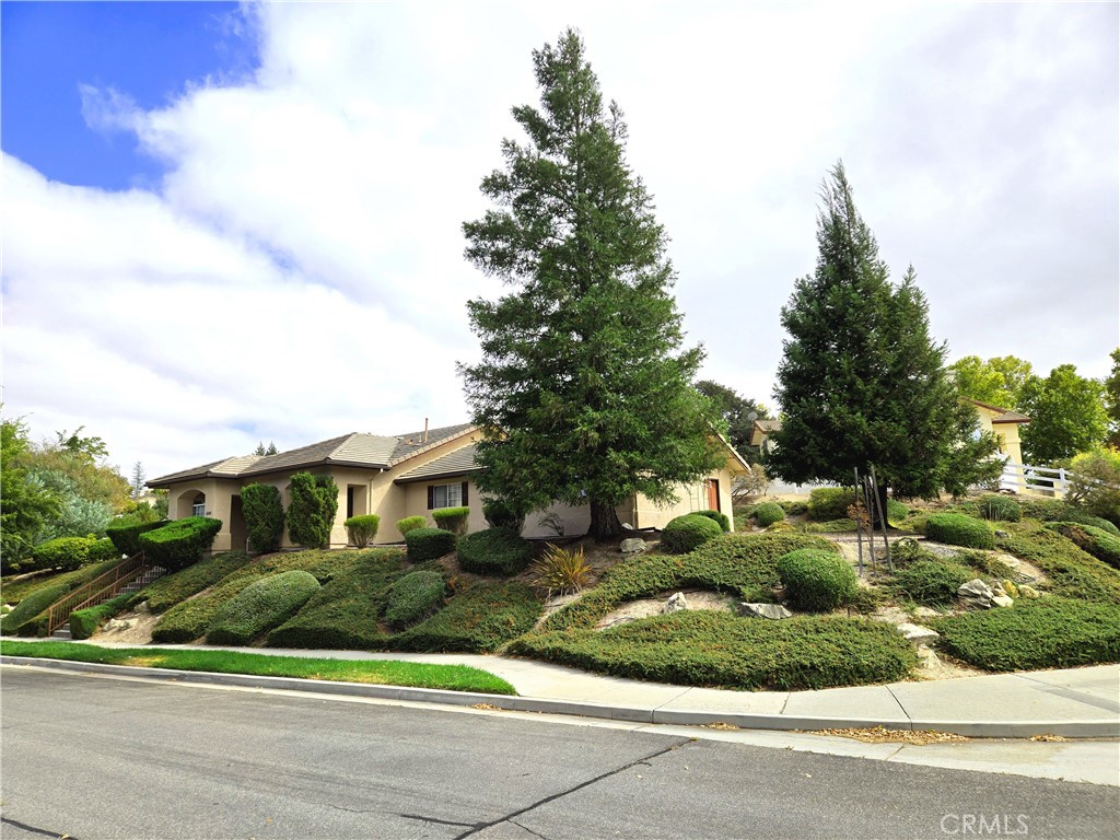 1600 Riverglen Dr, Paso Robles, CA 93446
