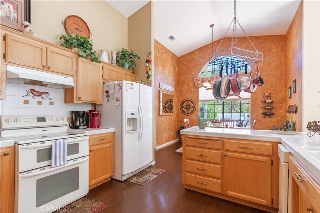 1600 Riverglen Dr, Paso Robles, CA 93446