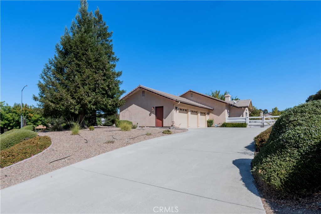 1600 Riverglen Dr, Paso Robles, CA 93446