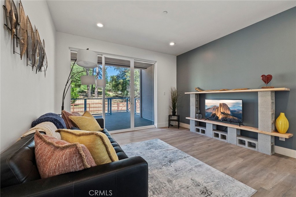 19574 Butler Way, Groveland, CA 95321