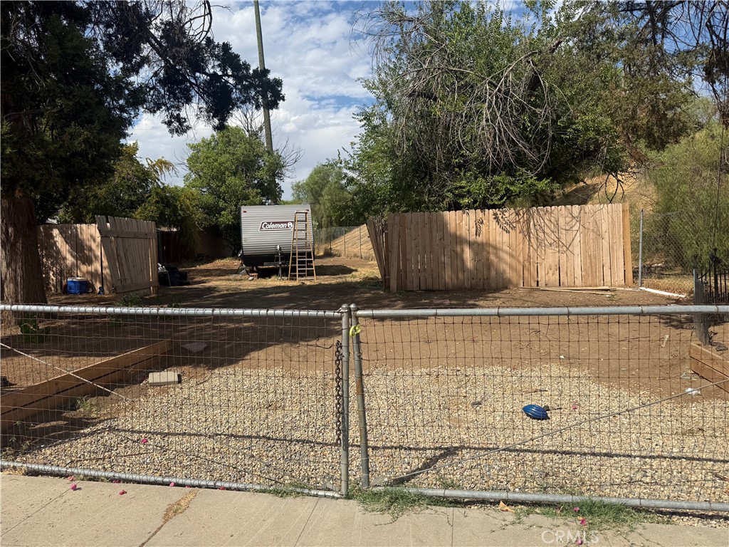 2243 E Cambridge Ave, Fresno, CA 93703