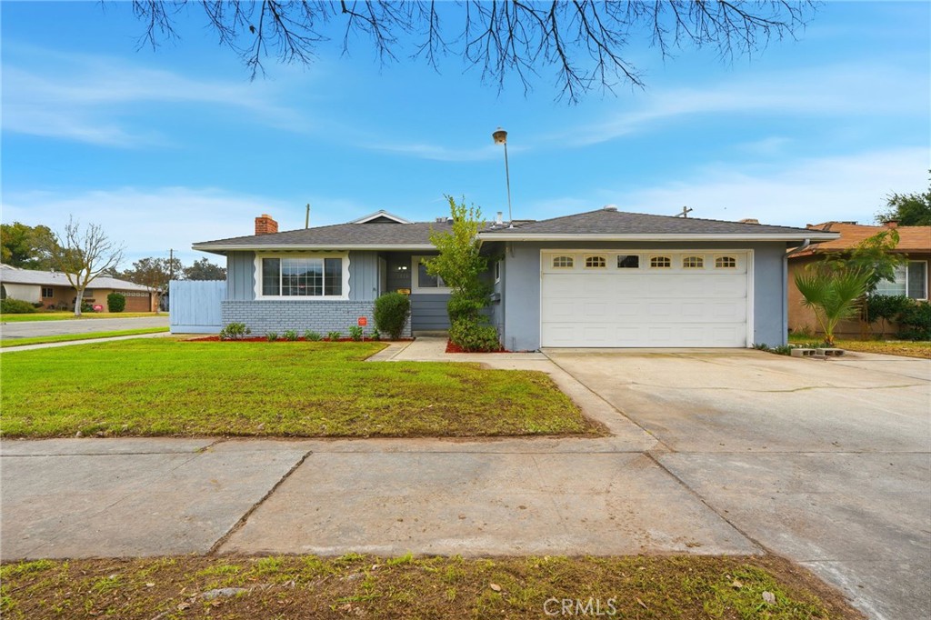 2826 E Hampton Way, Fresno, CA 93726
