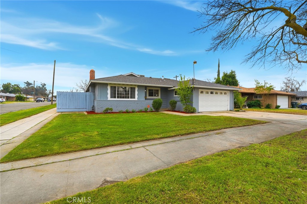 2826 E Hampton Way, Fresno, CA 93726