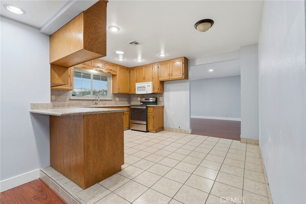 2826 E Hampton Way, Fresno, CA 93726