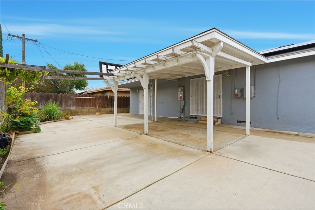 2826 E Hampton Way, Fresno, CA 93726