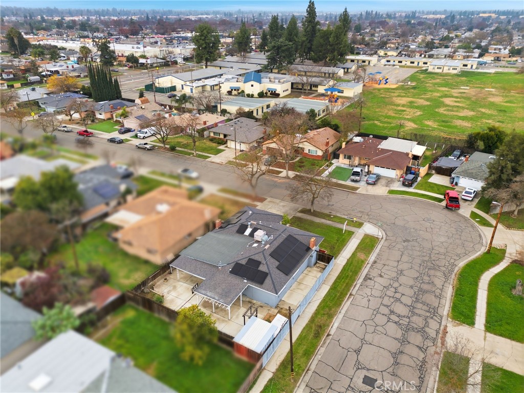 2826 E Hampton Way, Fresno, CA 93726