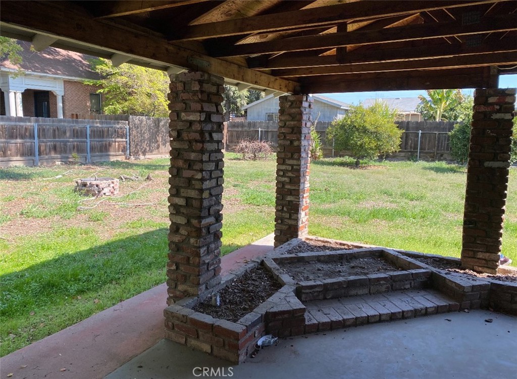 704 N Garden, Visalia, CA 93291