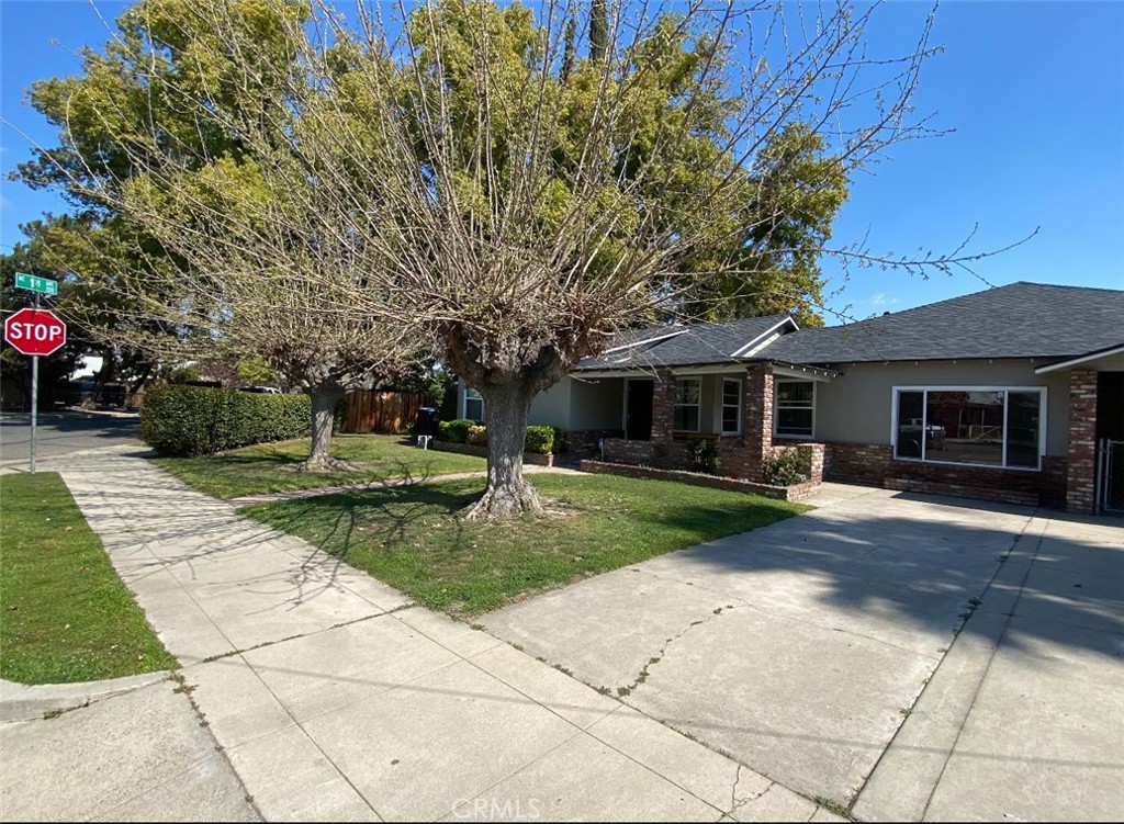 704 N Garden, Visalia, CA 93291