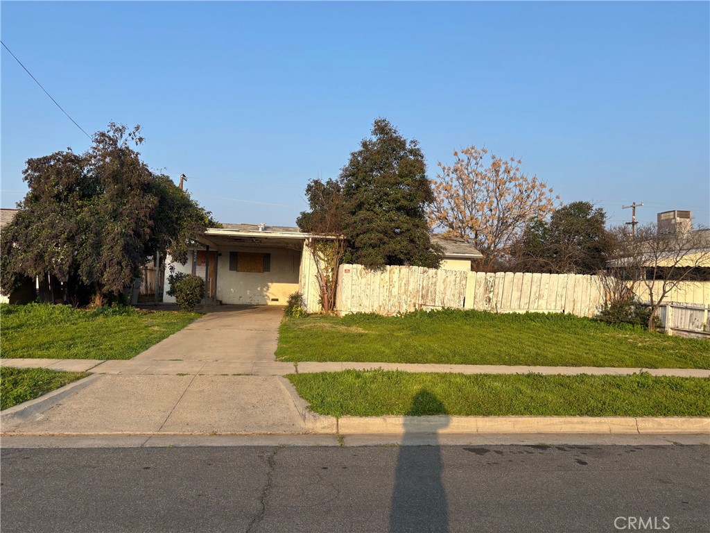 4298 N Holt, Fresno, CA 93705