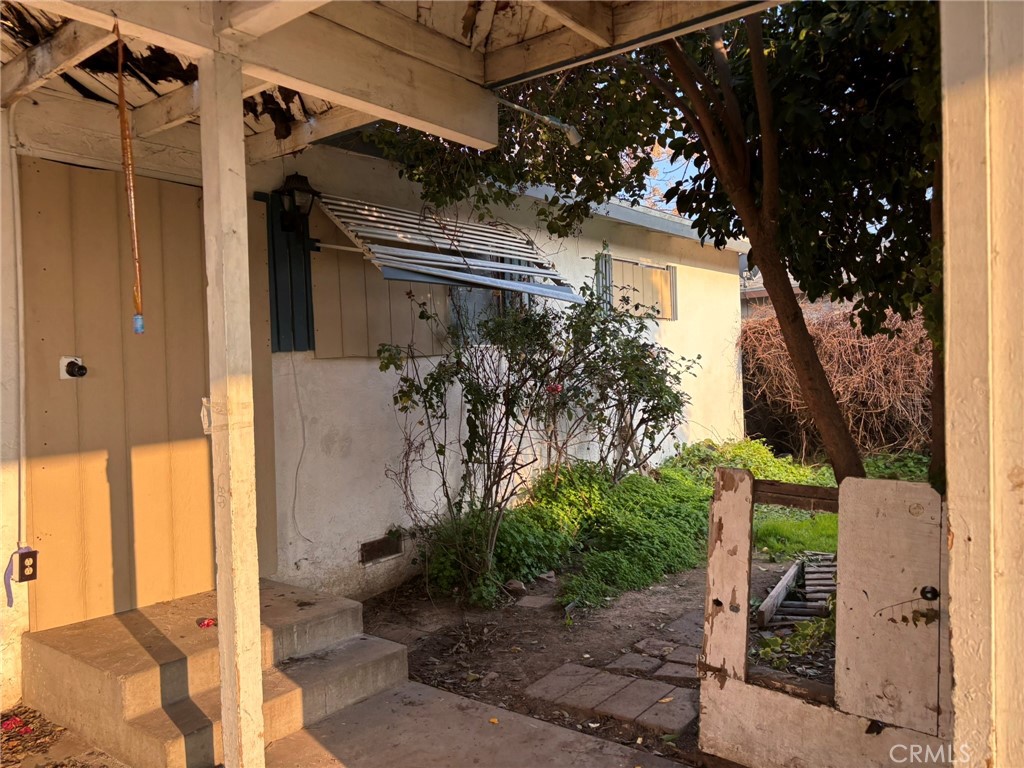 4298 N Holt, Fresno, CA 93705