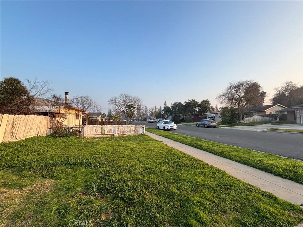 4298 N Holt, Fresno, CA 93705