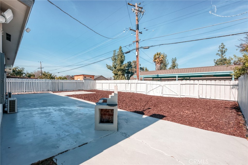 4161 E Holland, Fresno, CA 93726