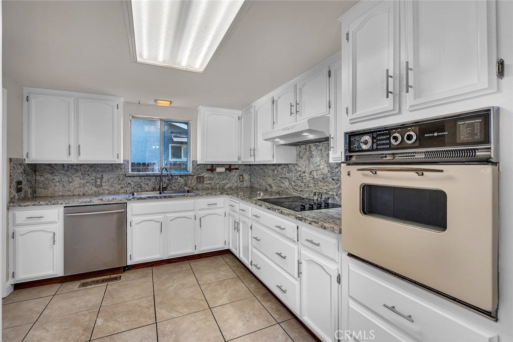 2265 E Herndon, Fresno, CA 93720