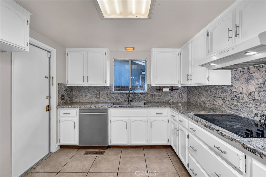 2265 E Herndon, Fresno, CA 93720