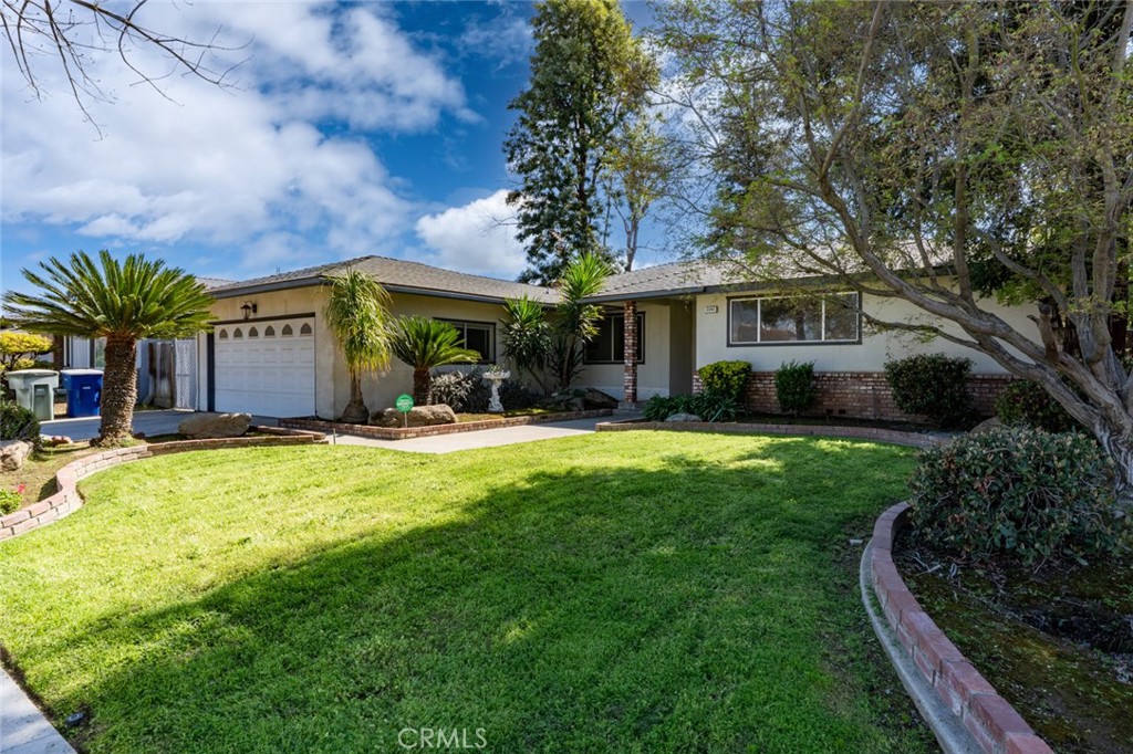 2265 E Herndon, Fresno, CA 93720