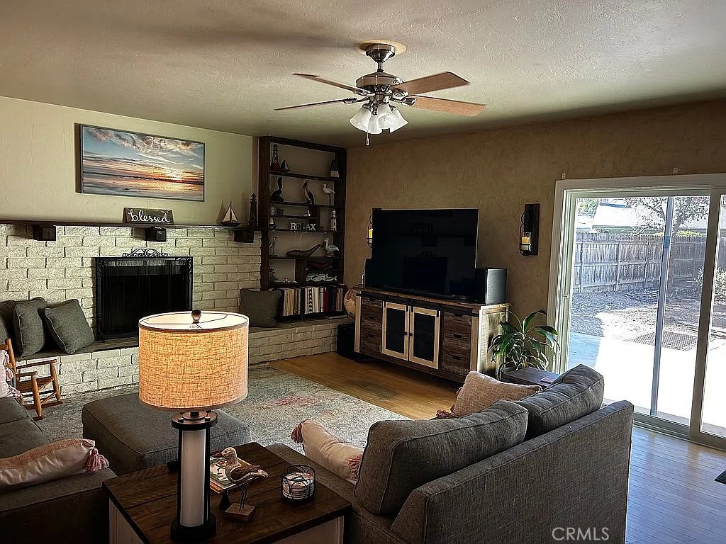 1046 W Princeton Ave, Visalia, CA 93277