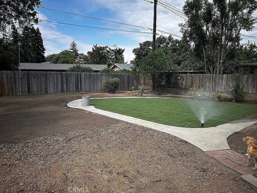 1046 W Princeton Ave, Visalia, CA 93277