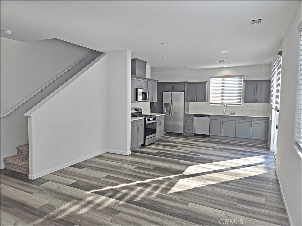 3021 N Sowell St, Visalia, CA 93291