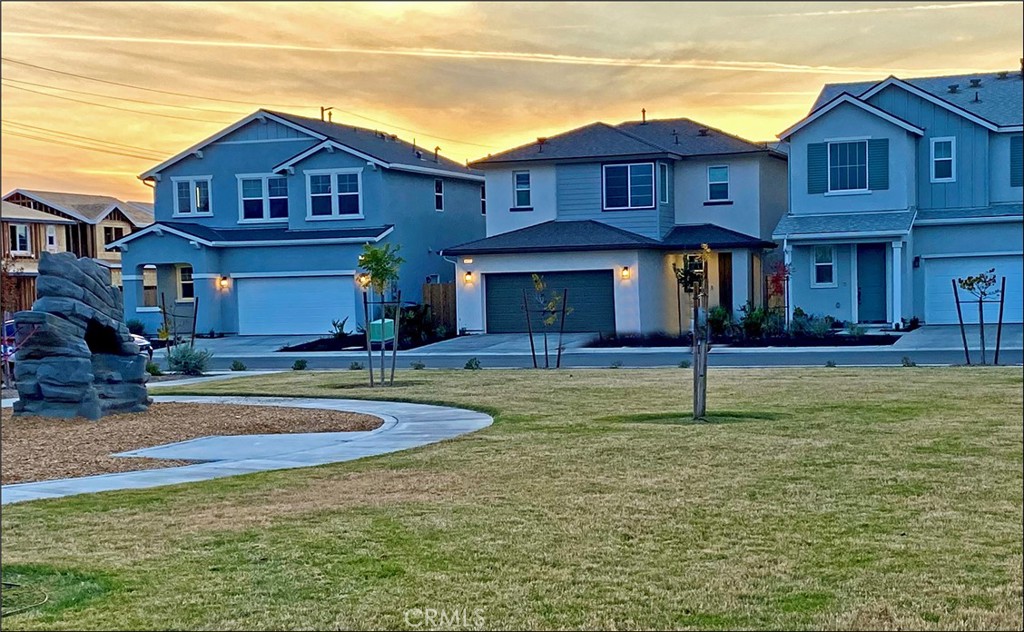 3021 N Sowell St, Visalia, CA 93291