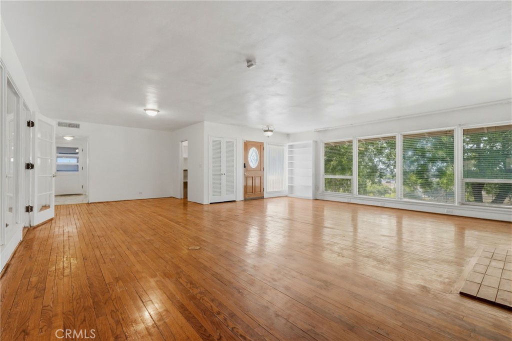 84 S Park St, Porterville, CA 93257