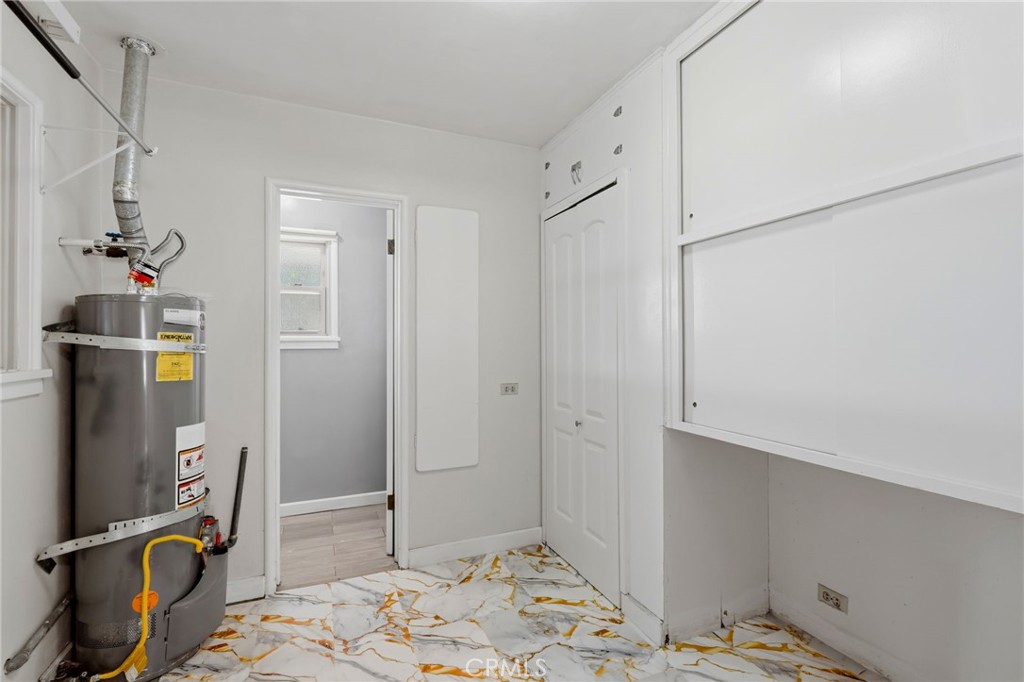 84 S Park St, Porterville, CA 93257