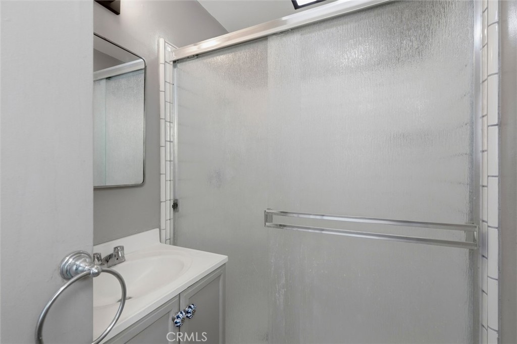 84 S Park St, Porterville, CA 93257