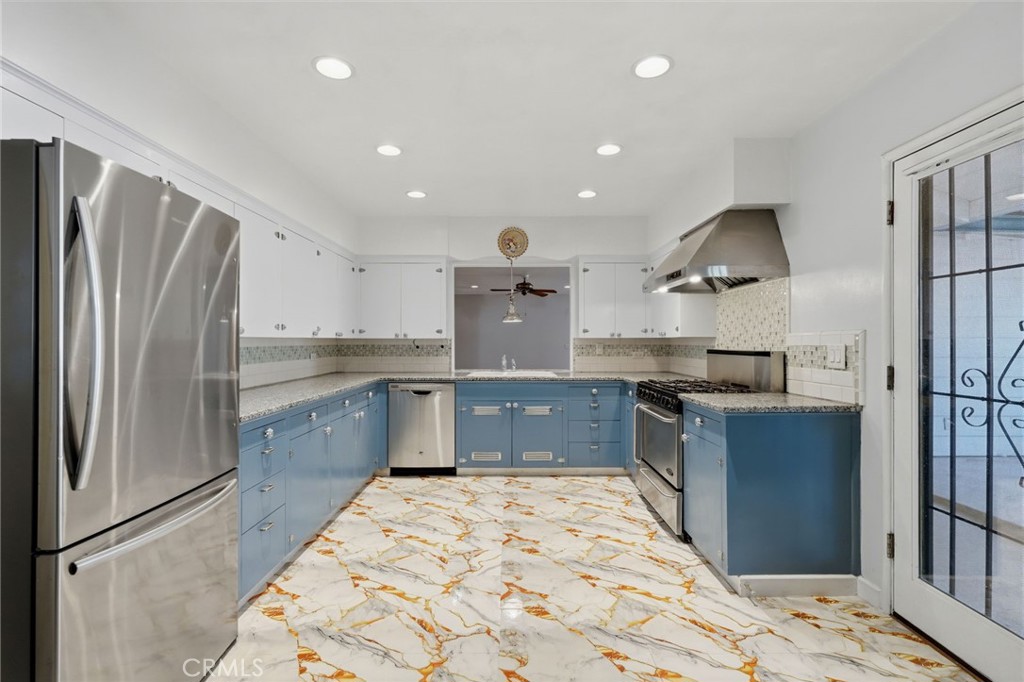 84 S Park St, Porterville, CA 93257