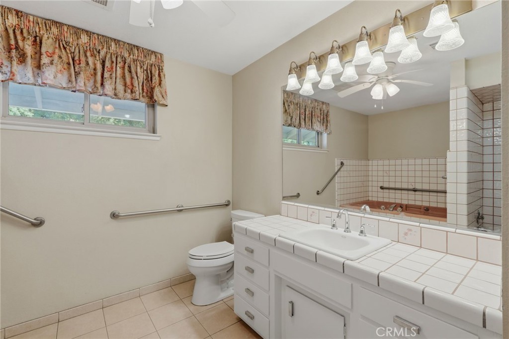 84 S Park St, Porterville, CA 93257