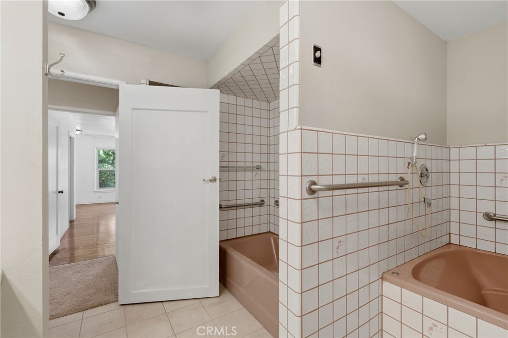 84 S Park St, Porterville, CA 93257