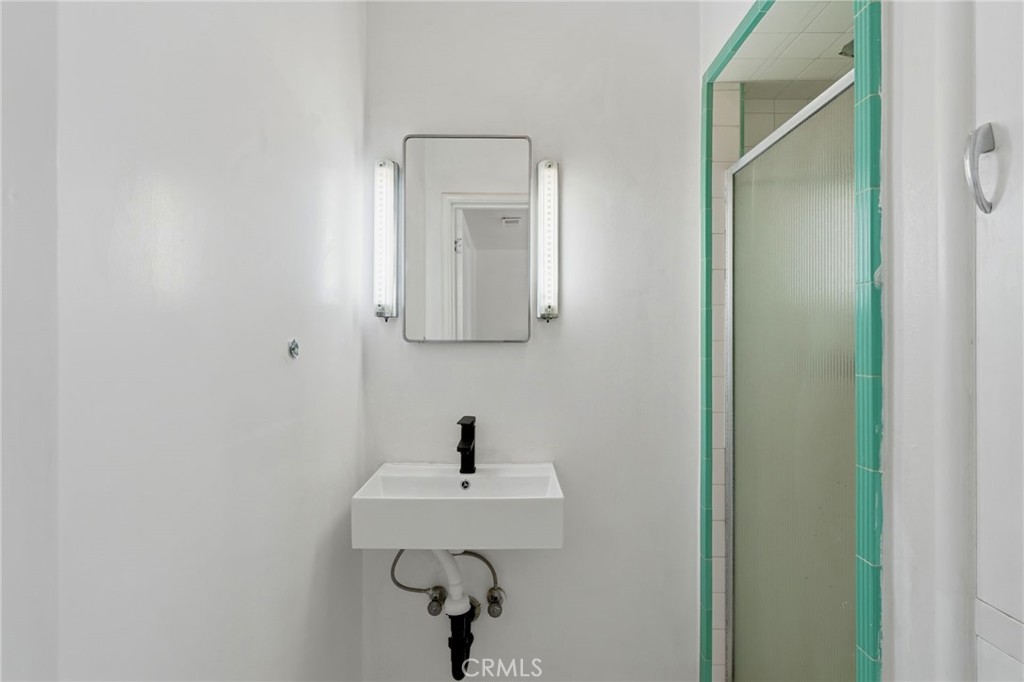 84 S Park St, Porterville, CA 93257