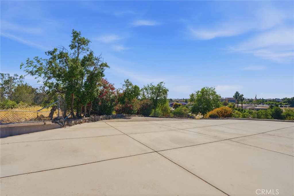 84 S Park St, Porterville, CA 93257