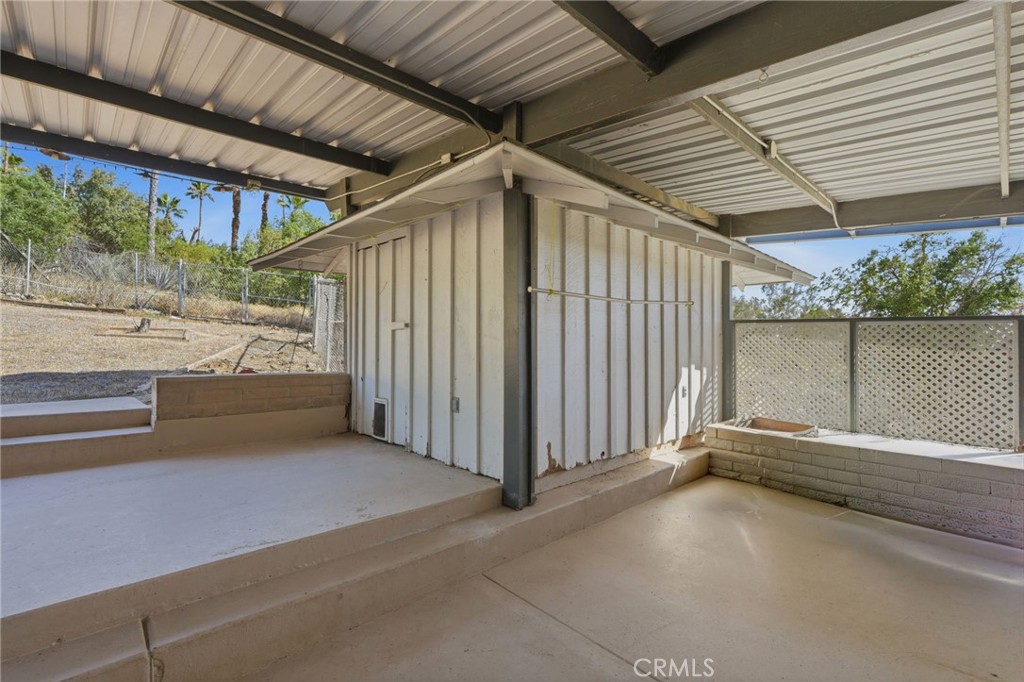 84 S Park St, Porterville, CA 93257
