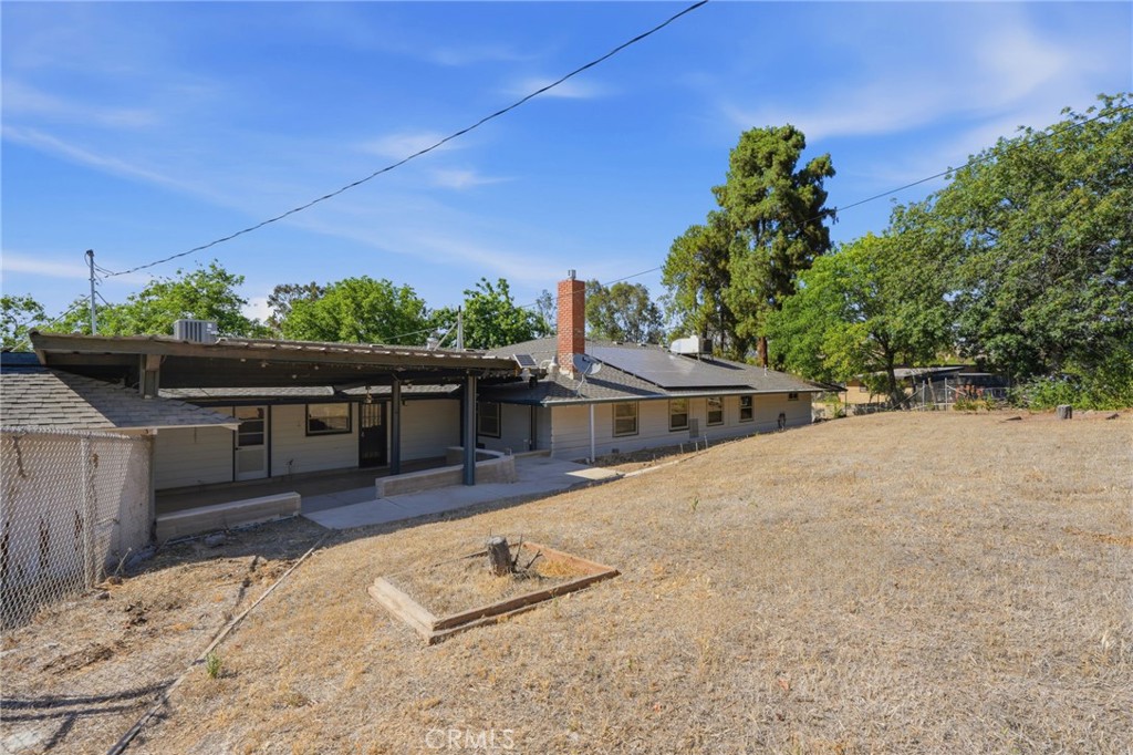 84 S Park St, Porterville, CA 93257