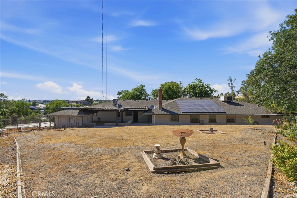 84 S Park St, Porterville, CA 93257
