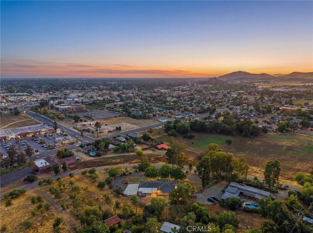 84 S Park St, Porterville, CA 93257