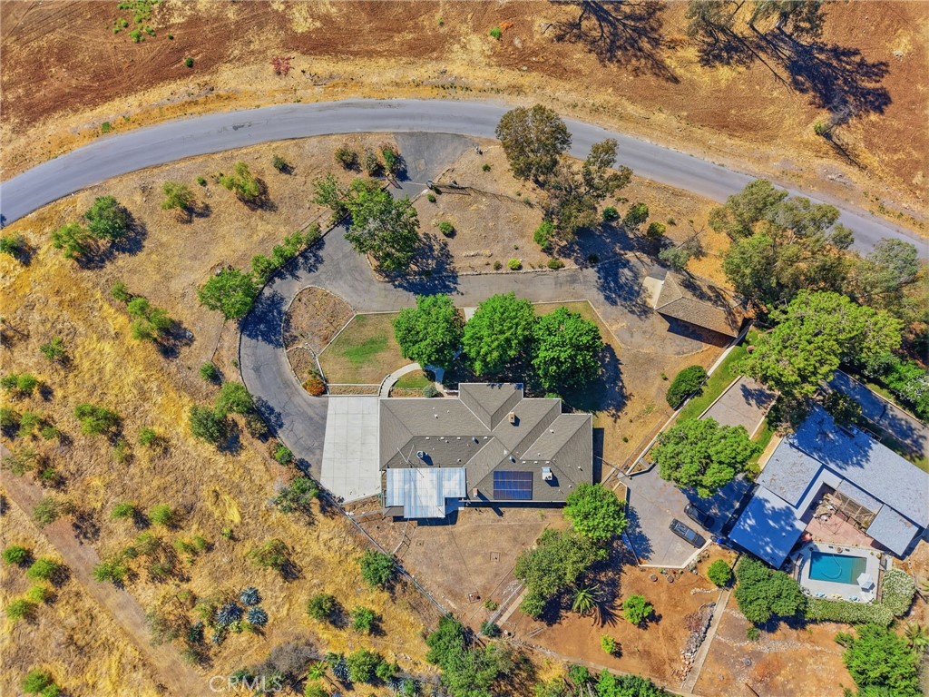 84 S Park St, Porterville, CA 93257